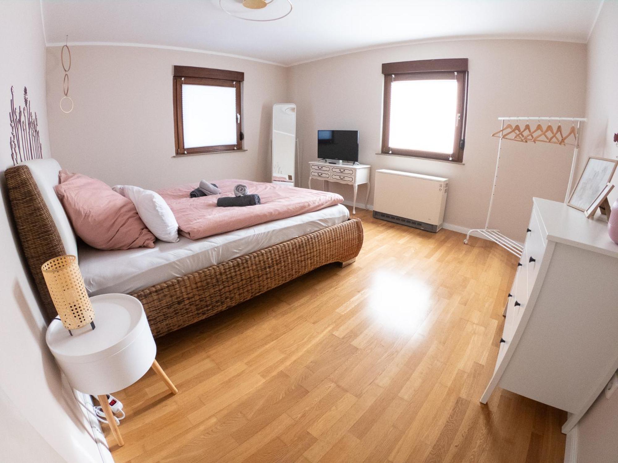 Happybnb Apartment Mit Sonniger Terrasse Lochgau Extérieur photo